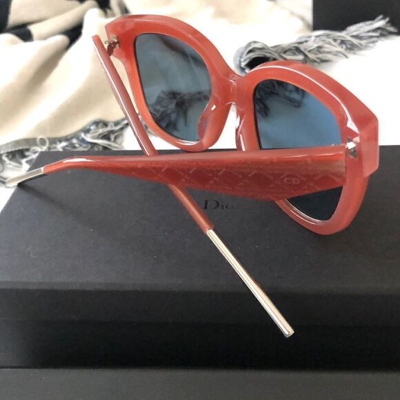 CHRISTIAN DIOR SUNGLASSES NEW IN BOX + CASE - Picture 3 of 11